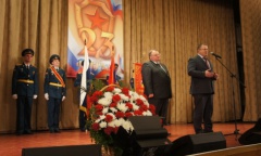 Александр Наумов поздравил ветеранов и военнослужащих Красной Армии (23.02.2015)