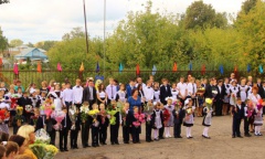 Виталий Федоров поздравил с Днем Знаний учеников и учителей старейшей школы Талдомского района (01.09.2015)