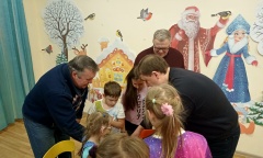 Руководитель фракции КПРФ в Мособлдуме Александр Наумов посетил детские реабилитационные центры в Ступино (21.01.2022)