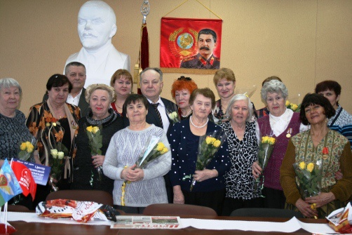 Коммунисты Раменского поздравили женщин с праздником (11.03.2015)
