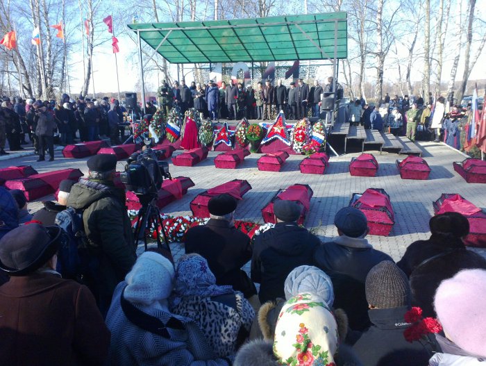 Подольские коммунисты и комсомольцы почтили память погибших красноармейцев