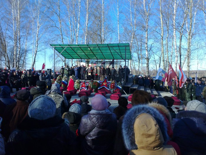 Подольские коммунисты и комсомольцы почтили память погибших красноармейцев