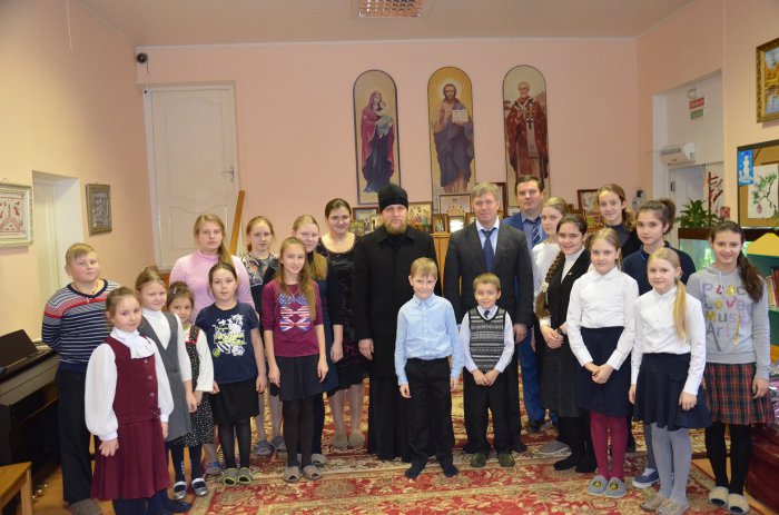Алексей Русских поздравил воспитанников приюта «Покров» с Новым годом
