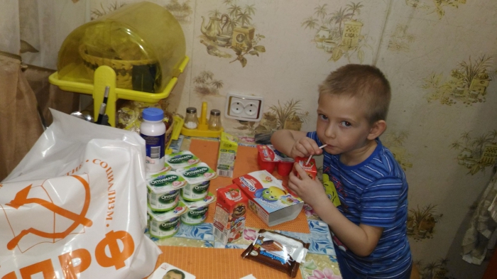 Многодетные семьи подмосковного Щёлково получили молочные продукты от депутата-коммуниста