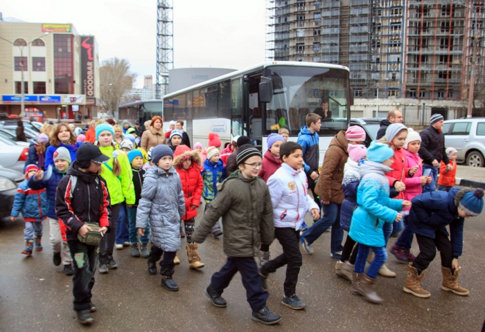 Дети из Фряново с помощью депутата-коммуниста отправились в киносказку