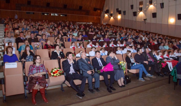 Черноголовка. Депутат-коммунист поздравил черноголовский Академический народный хор с 45-летием