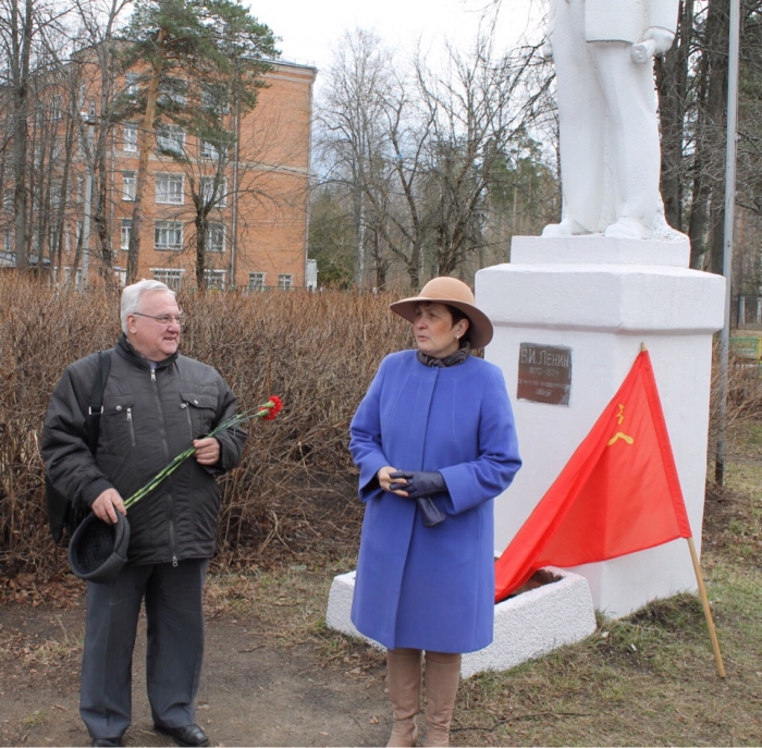 Красноармейские коммунисты возложили цветы к памятнику В.И. Ленина
