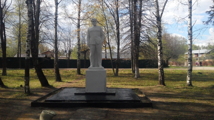 Пушкинские коммунисты отреставрировали памятник В.И. Ленину