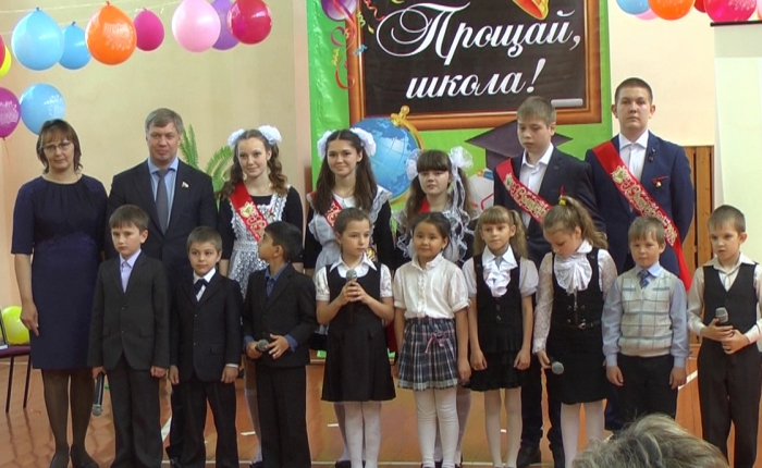 Алексей Русских поздравил зарайских и серебряно-прудских школьников с окончанием учебного года