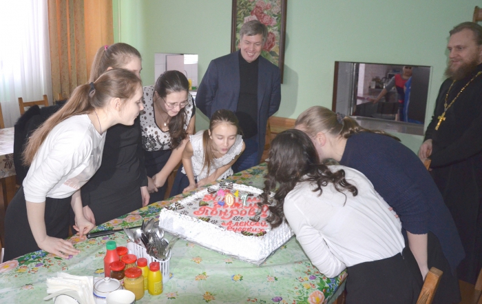 Алексей Русских поздравил детей православного приюта «Покров»