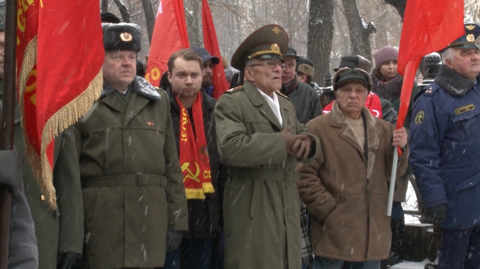Великий подвиг Красной Армии пускай история хранит!