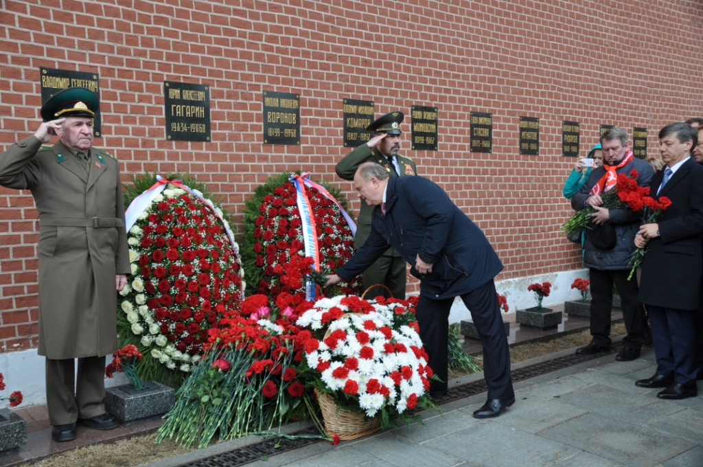 Площадь прощанья. Могила Юрия Гагарина. Могила Гагарина на красной площади.