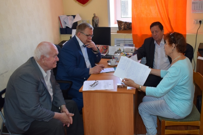 Депутат-коммунист Александр Наумов провел прием граждан городского округа Кашира
