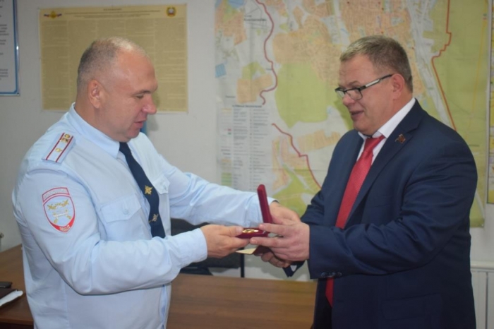 Депутат Александр Наумов поздравил домодедовцев с двумя профессиональными праздниками