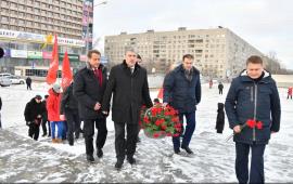П.Н. Грудинин возложил цветы к памятникам Минину и Пожарскому и Ленину в Нижнем Новгороде