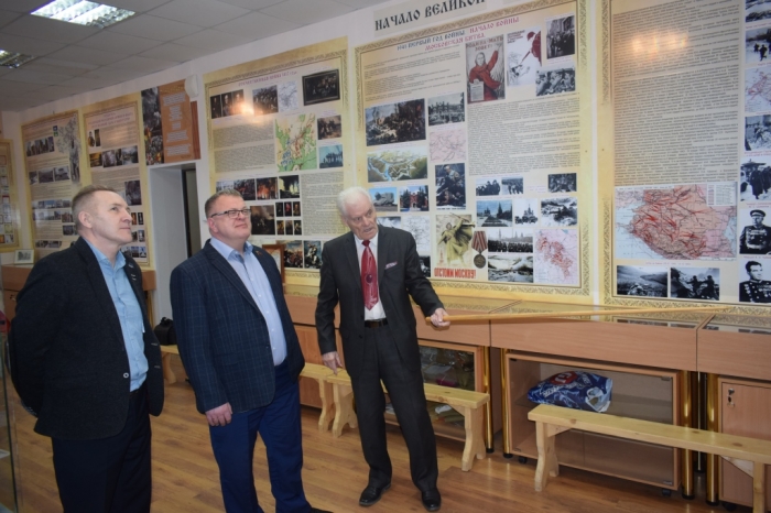 Депутат-коммунист Александр Наумов посетил музей «Боевой Славы» городского округа Чехов