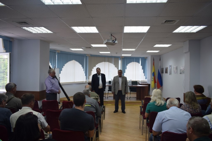 Александр Наумов поздравил коллектив «Гюнай» с Днём строителя