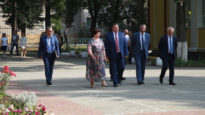 1 сентября Владимир Кашин поздравил учеников и учителей Дубровицкой средней школы г.о. Подольск с Днём знаний