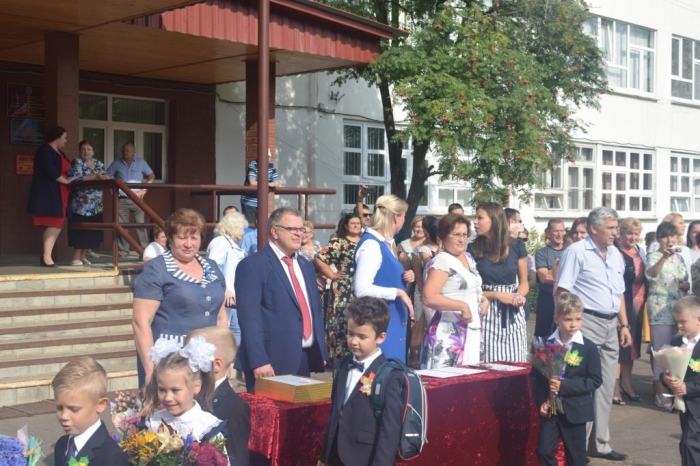 В День знаний Александр Наумов принял участие в торжественной линейке в  школе №15  городского округа Подольск