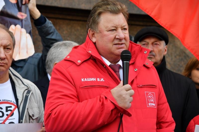 «Нет пенсионному геноциду!» Депутаты-коммунисты провели встречу с избирателями у стен Государственной Думы