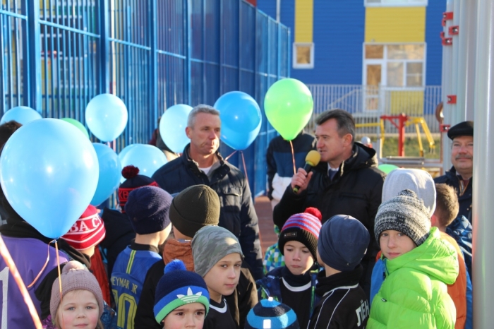 Василий Мельников открыл новую спортивную площадку в п. Лесной Пушкинского района