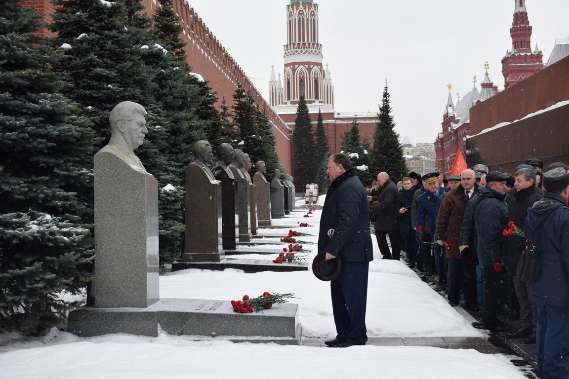 Кто захоронен в кремлевской