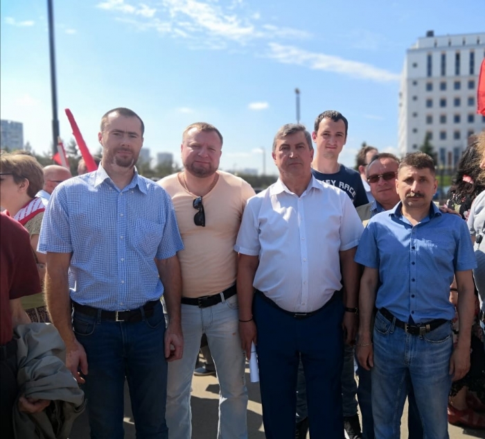 Клинский ГК КПРФ принял участие в акции у здания Московского областного суда
