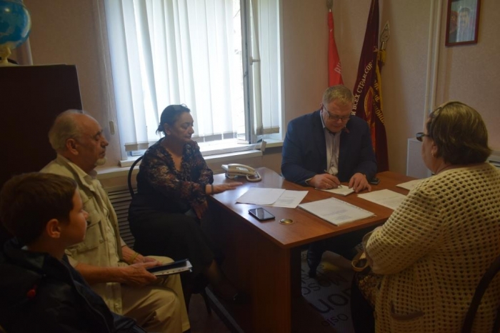 Депутат-коммунист Александр Наумов провёл приём граждан в Домодедово