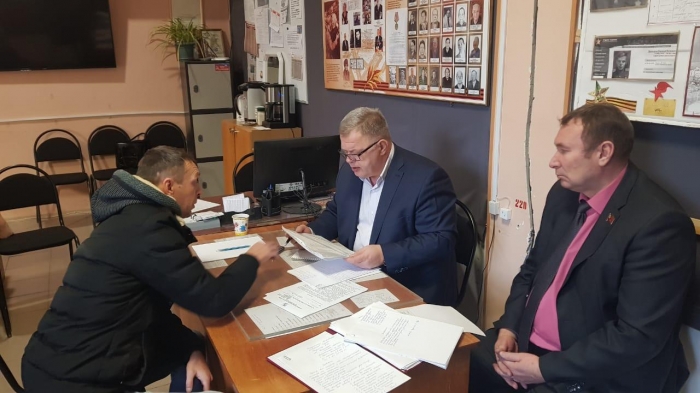 Депутат-коммунист Александр Наумов провел прием граждан в Озёрах
