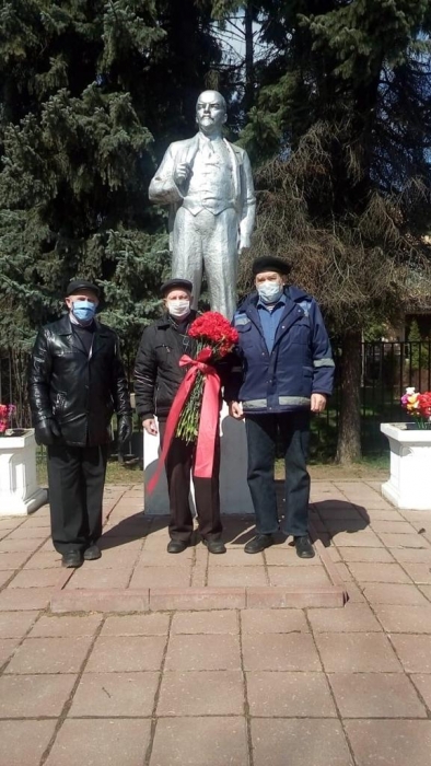 Солнечногорские коммунисты возложили цветы у памятника В.И. Ленину