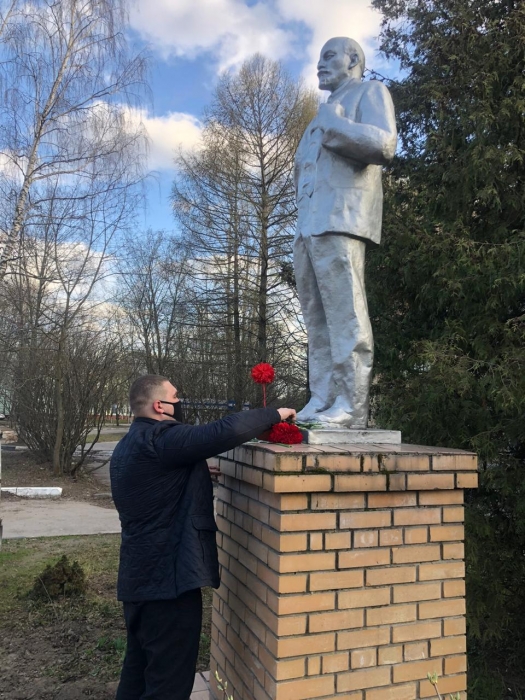 Балашихинские коммунисты возложили цветы к памятникам великого Вождя!