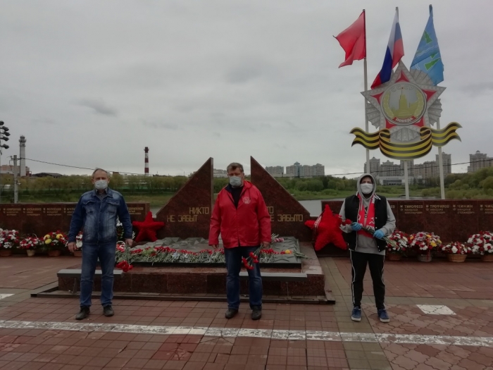 Раменские коммунисты поздравили земляков с Днём Победы 