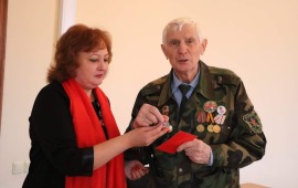 Коммунисты Лотошино наградили почетных жителей
