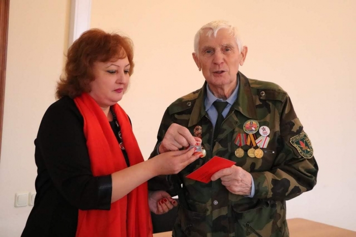 Коммунисты Лотошино наградили почетных жителей