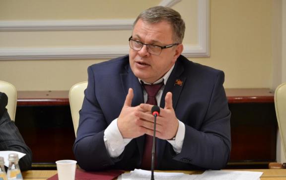 Мнение депутата-коммуниста Александра Наумова о новом учебном процессе в школах Подмосковья