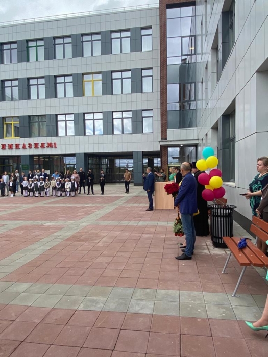 Зампред Мособлдумы Константин Черемисов поздравил школьников Волоколамска