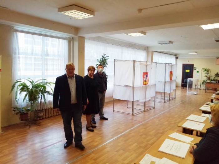 Секретарь МК КПРФ Александр Наумов посетил избирательные участки в Подольске