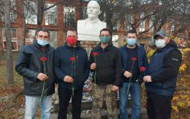 Коммунисты г.о. Орехово-Зуево отметили день Великого Октября возложив цветы к памятнику В.И. Ленина
