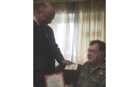 Вручение членам КПРФ памятных знаков «Ветеран партии»