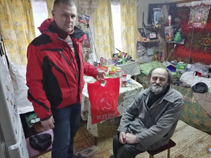 Орехово-Зуевские коммунисты поздравили односельчан с Новым годом