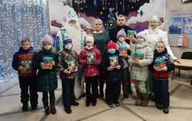 Новогодний марафон: Щёлковские коммунисты подарили праздник детям