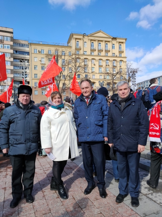 Люберецкие коммунисты и комсомольцы приняли участие в протестных акциях