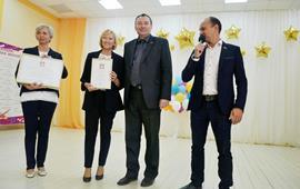 Депутаты-коммунисты Озёр поздравили школьников и педагогов с Днём знаний