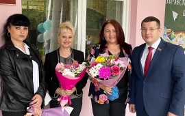 Депутат-коммунист Марк Черемисов поздравил учеников в 18 школе в Балашихе