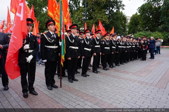В Москве коммунисты во главе с Г.А. Зюгановым отметили День Победы над милитаристской Японией и окончания Второй мировой войны