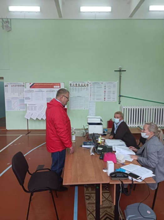Кандидат в депутаты Мособлдумы Александр Наумов посетил избирательные участки