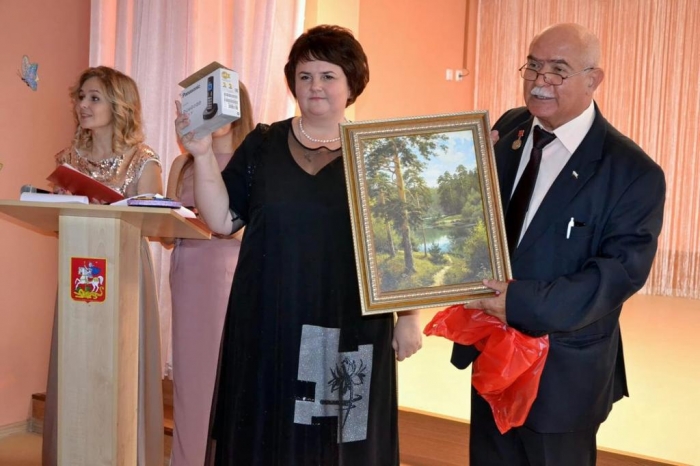 Депутат-коммунист Андрей Таранец поздравил  Емельяновскую среднюю школу с 30-ти летием