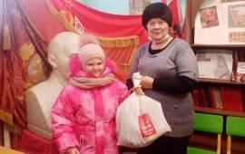 Коммунисты Егорьевска вручили новогодние подарки детям-инвалидам