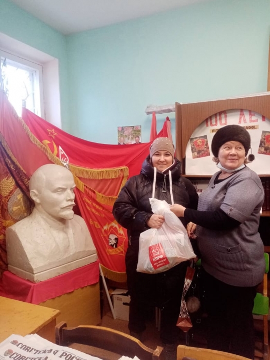 Коммунисты Егорьевска вручили новогодние подарки детям-инвалидам