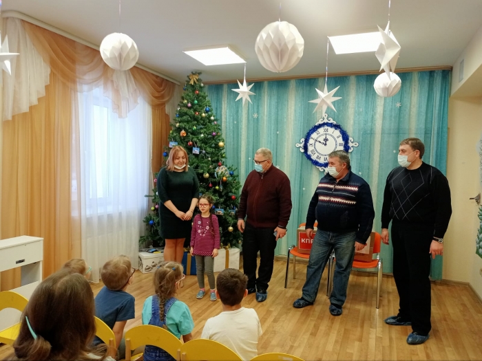 Руководитель фракции КПРФ в Мособлдуме Александр Наумов посетил детские реабилитационные центры в Ступино